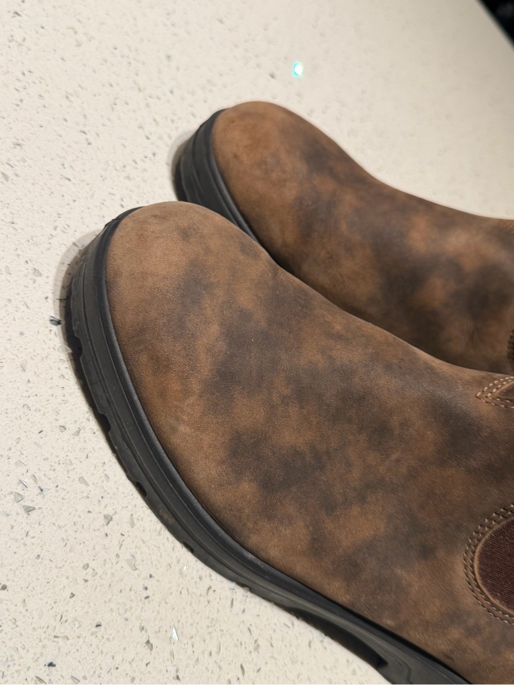 Blundstone-Brown Chelsea Rustic Boots - Picture 4 of 8